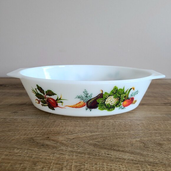 1970s vintage Pyrex England Tuscany Market Garden vegetable theme casserole dish - Picture 1 of 7